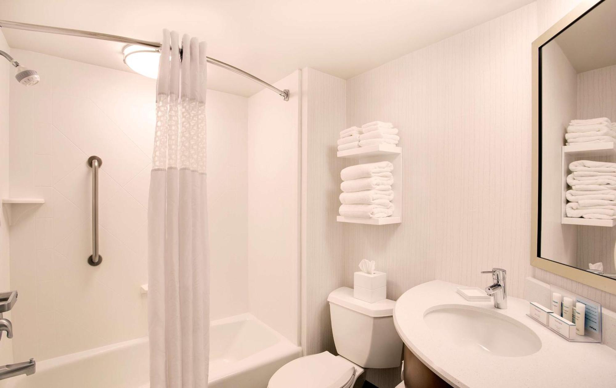 Hampton Inn Lancaster Fertility Bagian luar foto